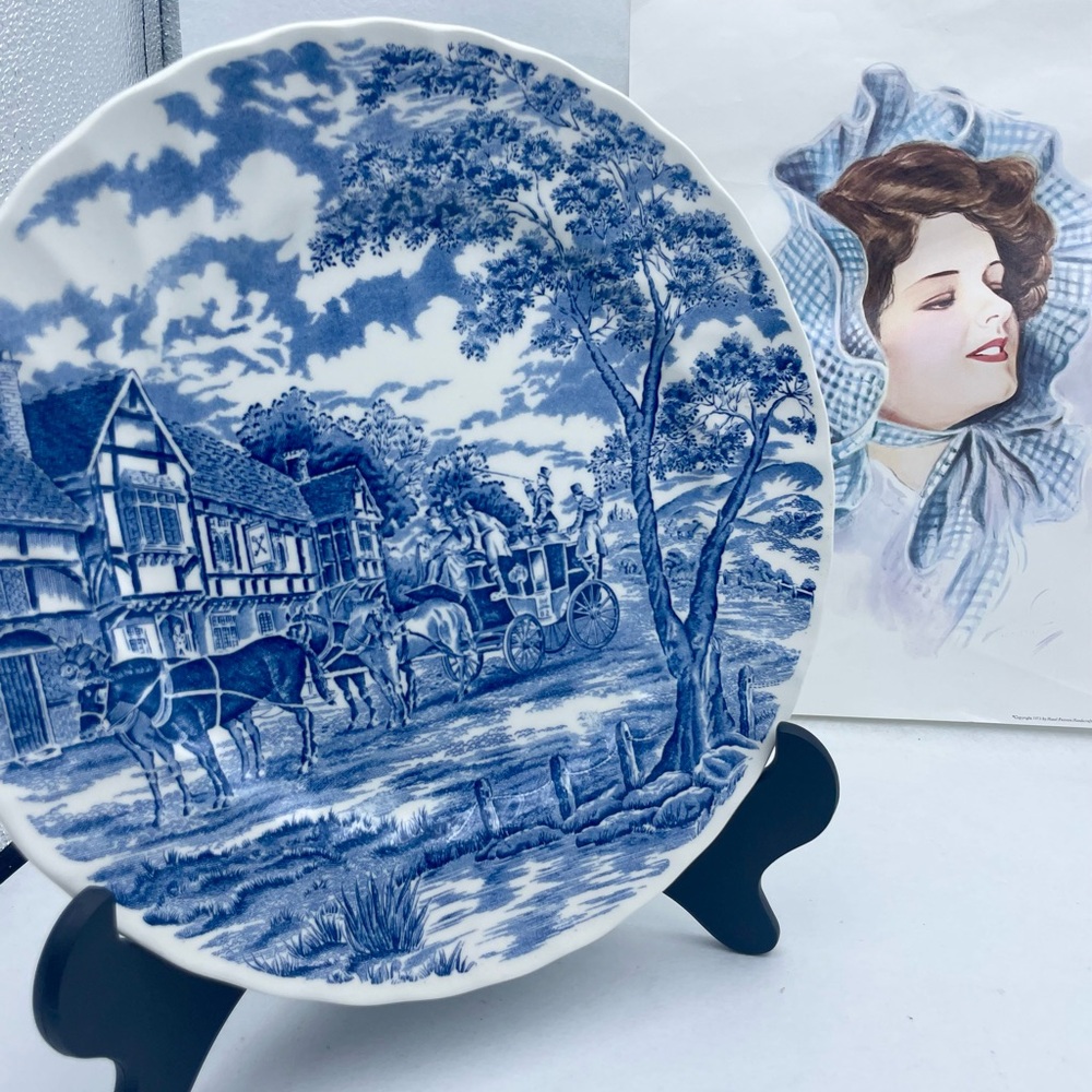 Royal Wessex Mail Coach At Inn Scene 10" Blue Transferware Dinner Plate, England